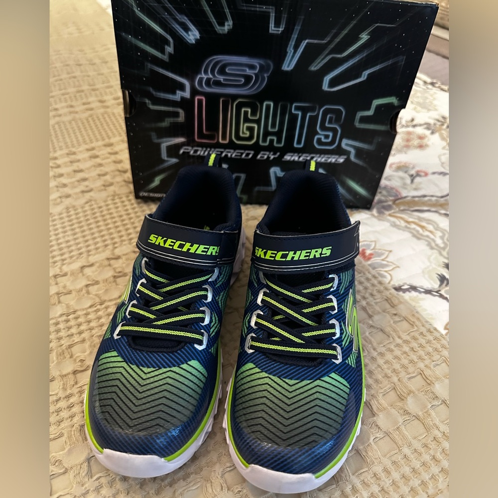 Skechers Lights - Boys Size 3